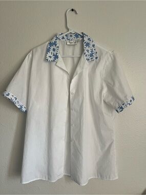 Margaret Smith White Short-Sleeve Button-Up Shirt with Blue Floral Trim